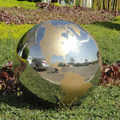 Il globo del mondo della scultura della sfera del metallo lucidato giardino di Gnee scolpisce fatto a mano