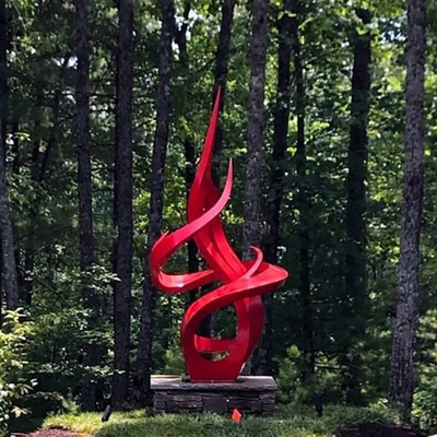 Il giardino di Gnee che abbellisce la scultura rossa del metallo della decorazione ha personalizzato