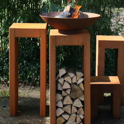 Pozzo all'aperto del fuoco della stufa del giardino del cortile del patio