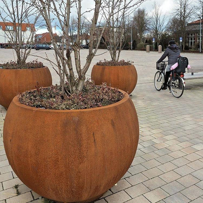 piantatrice all'aperto a forma di del metallo della sfera alzata 1000mm per il centro commerciale