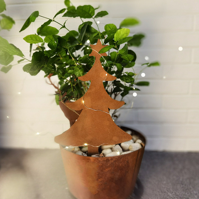 Il giardino arrugginito d'acciaio del metallo di Corten orna la decorazione a forma di dell'albero di Natale
