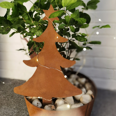 Il giardino arrugginito d'acciaio del metallo di Corten orna la decorazione a forma di dell'albero di Natale