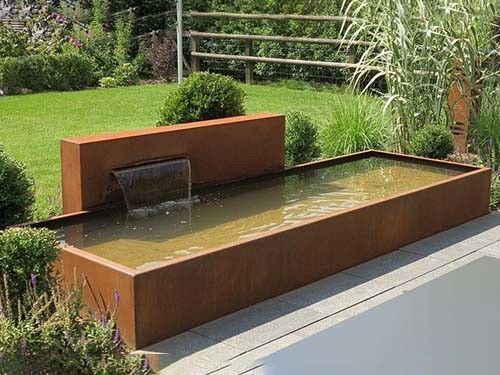 Paesaggio all'aperto del giardino della fontana d'acciaio moderna di Corten rettangolare
