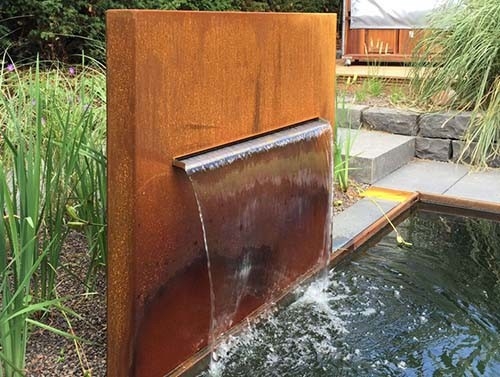 Paesaggio all'aperto del giardino della fontana d'acciaio moderna di Corten rettangolare