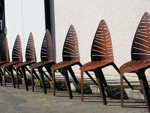 Sedia di giardino d'acciaio dei mobili metallici all'aperto di H97*L52.5*D60 cm con la parte posteriore a forma di foglia