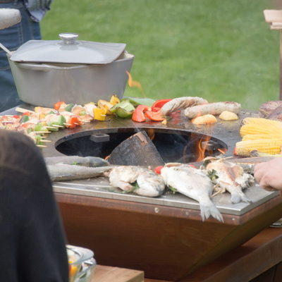Pozzo del fuoco in acciaio Corten pre-arrugginito per cucinare all'aperto con barbecue