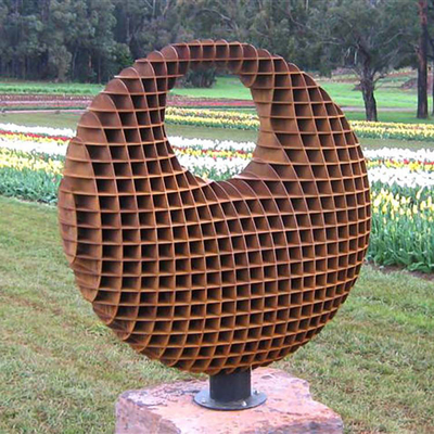 Giardino d'acciaio del metallo di Corten il grande scolpisce con forma tridimensionale del globo