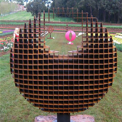 Giardino d'acciaio del metallo di Corten il grande scolpisce con forma tridimensionale del globo
