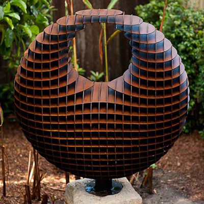Giardino d'acciaio del metallo di Corten il grande scolpisce con forma tridimensionale del globo