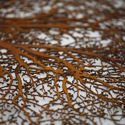 L'acciaio di Corten ha arrugginito albero all'aperto realistico del metallo scolpisce decorativo