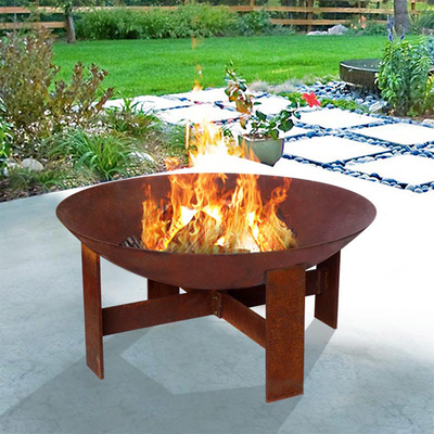 Il legno ha rifornito l'uso di combustibile di conservazione caldo del giardino di Corten del posto d'acciaio rotondo del fuoco