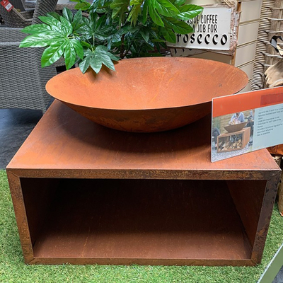 Fuoco d'acciaio all'aperto Pit Large Corten Steel Brazier con lo scaffale di deposito di legname