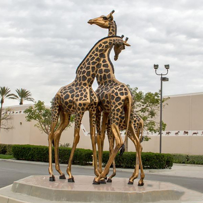 Giraffa all'aperto a grandezza naturale della scultura bronzea del giardino di Gnee la grande ha modellato su misura