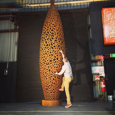Lo stile occidentale ha curvato la scultura d'acciaio di Corten dell'altezza di 220cm