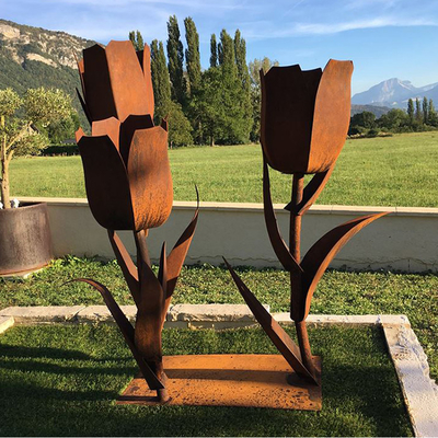 L'iarda di Tulip Flower Shape Custom Metal del giardino di Gnee scolpisce per il cortile