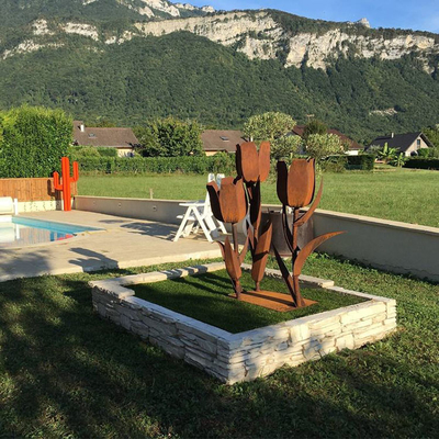 L'iarda di Tulip Flower Shape Custom Metal del giardino di Gnee scolpisce per il cortile