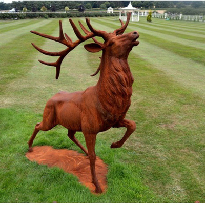 Il ghisa ha arrugginito servizio all'aperto a grandezza naturale dell'OEM delle statue dei cervi