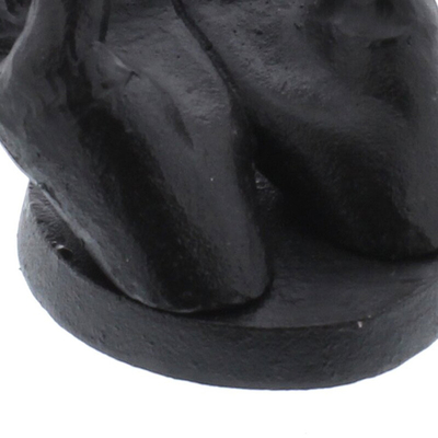 Scultura fusa nera del pugno di ferro dell'oggetto d'antiquariato creativo a 5,5 pollici messa per le decorazioni domestiche
