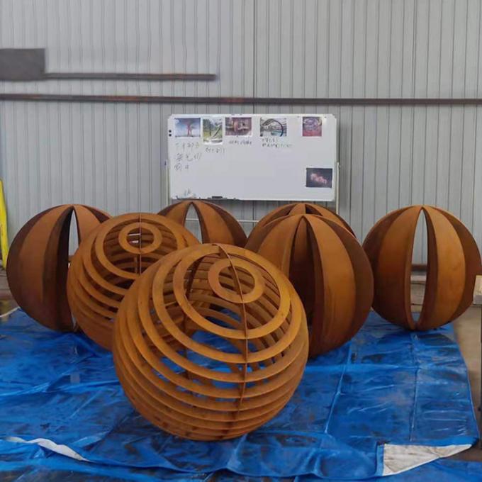 Scultura d'acciaio di Corten della cavità fuori della sfera del grande metallo astratto della scultura per l'ornamento all'aperto