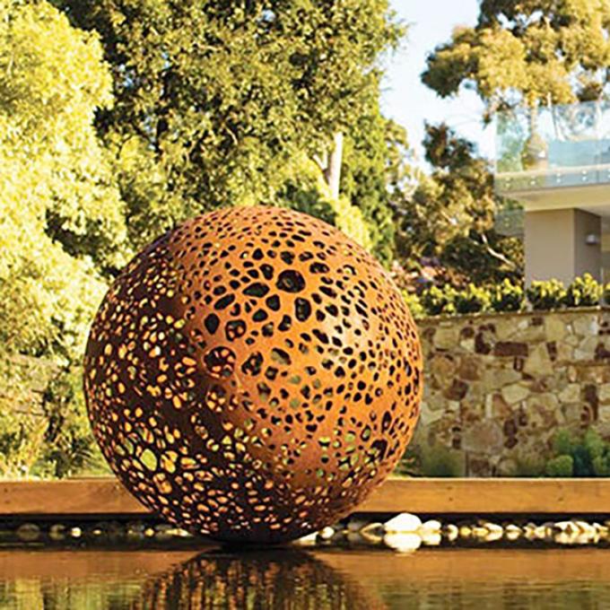 Scultura d'acciaio di Corten della cavità fuori della sfera del grande metallo astratto della scultura per l'ornamento all'aperto